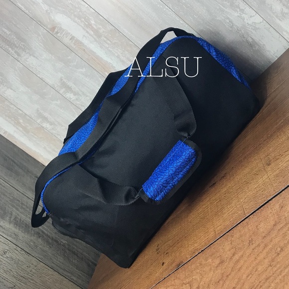 Nike Jordan Elemental Duffle Sport Bag Blue Black - Picture 4 of 6